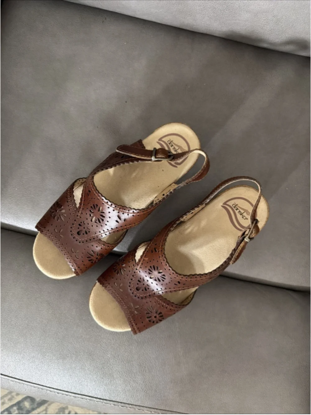 WOMEN’S DANSKO CLOG SANDALS SHOES SIZE 38 EU BROWN BEIGE STRAP ON WEDGES - Picture 3 of 9